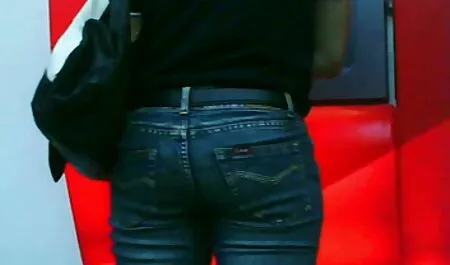 La belleza se despertó y se videos pornos gratis xxx puso los pantalones en la boca