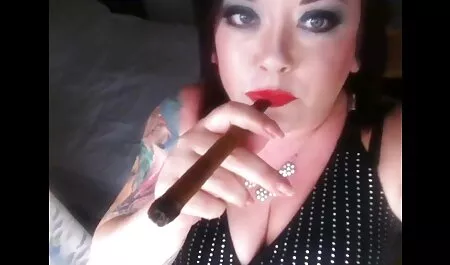 MILF seduce a un xnxx peludas hombre con grandes, grandes gafas con