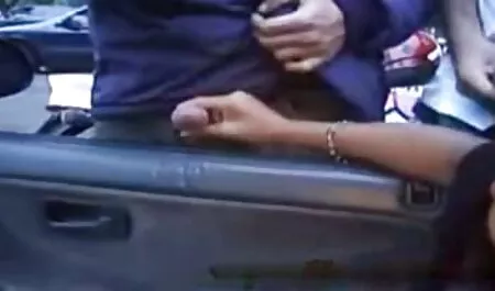 Un estudiante visita xxx en la piscina al profesor