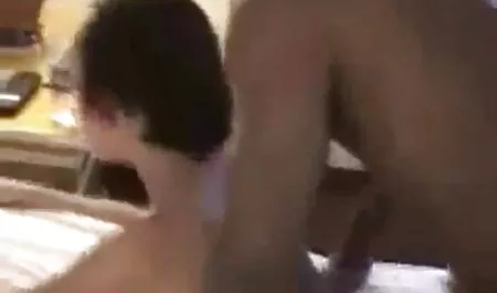 Mi mamá le permitió a videos xxx anales su hijo tirar de sus pezones
