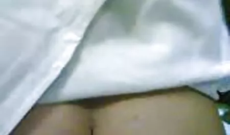 Anal está enmarcado bajo un fuerte miembro de mi amigo mamadasxxx