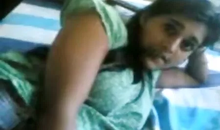 Morena en poro gay el baño habitación se masturba