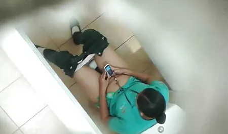 Tres maduras interracial hombres agarraron a la chica y comenzaron a violar violentamente