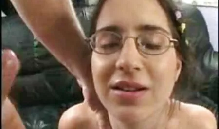 La niña limpió la videos xxx de zoofilia casa y su hermano la quemó