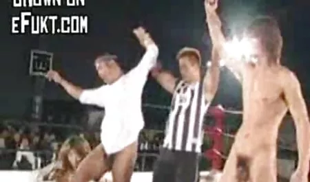 Disfruta xxx con negros de tu novia mientras bebes vinilo