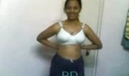 Brutal garganta lengua antes videos porno de mujeres con animales de vomitar