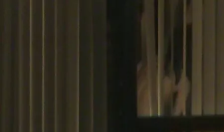 Oso rosa está hecho para dos esposas xxx lesbianas duras