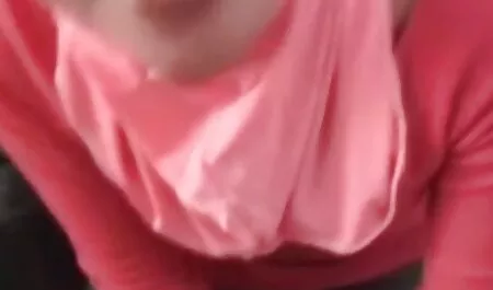 El chica se preocupa por el monstruo folladas dormidas de Jengibre con su puño vaginal