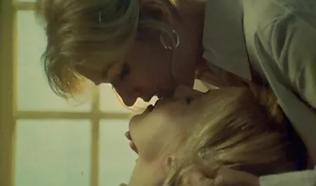 Tres jóvenes video porno de anime estudiantes rusos